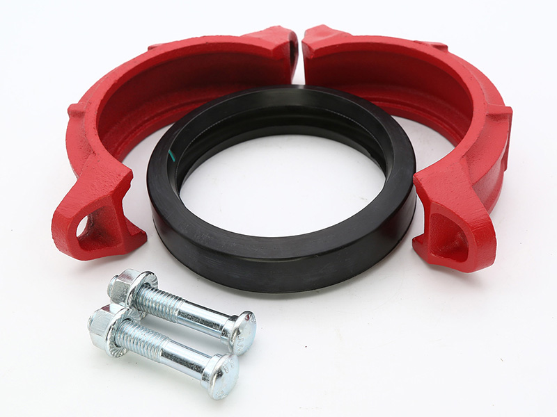 Loose connections in the grooved pipe fitting.